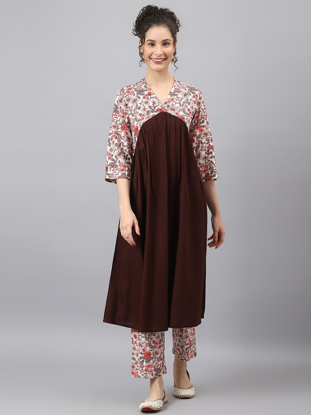 

DEEBACO Women Maroon Floral Printed Kurta with Trousers
