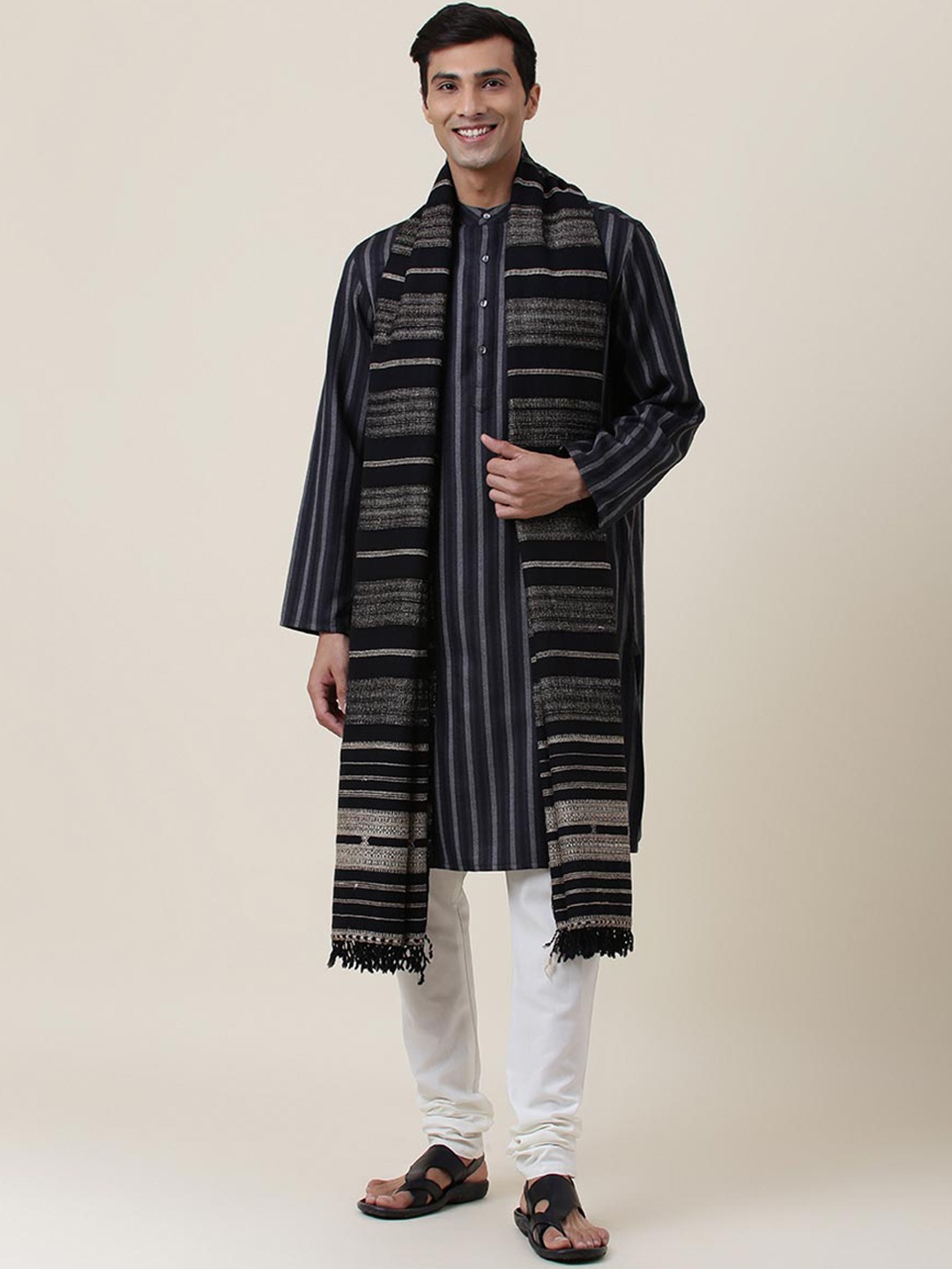 

Fabindia Men Black Woven Design Shawl