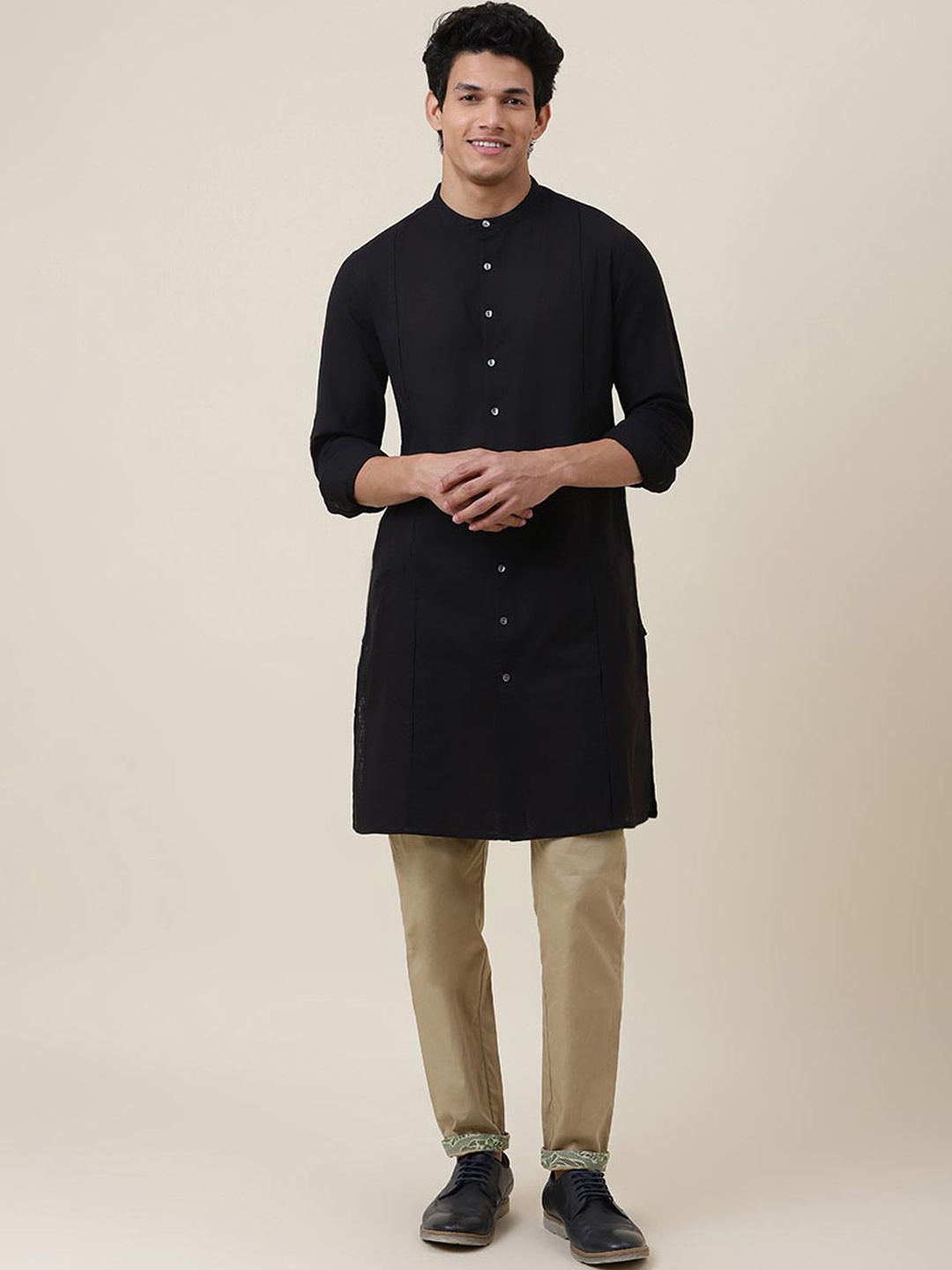 

Fabindia FabBasic Men Black Solid Cotton Kurta