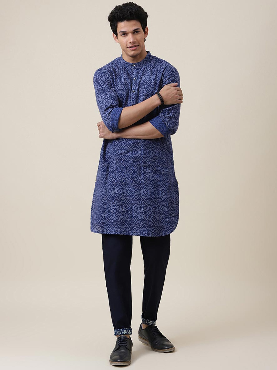 

Fabindia FabBasic Men Blue Geometric Printed Cotton Kurta