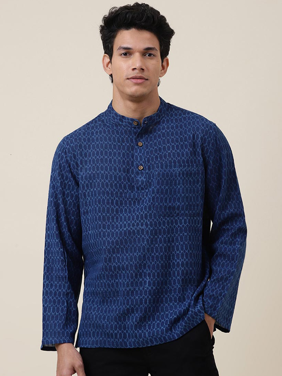 

Fabindia Men Blue Geometric Cotton Short Kurta