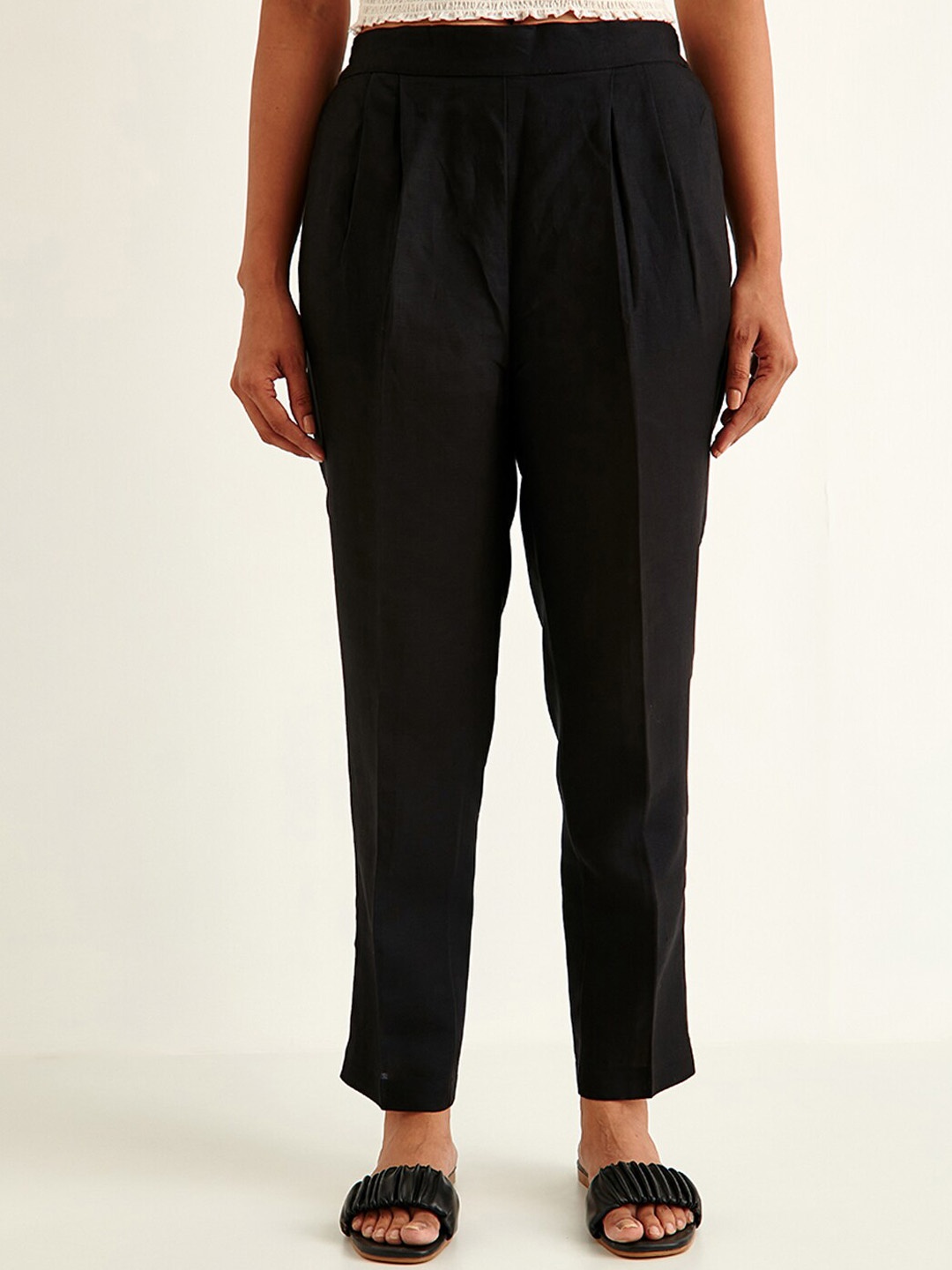 

Ancestry Women Black Pleated Trousers