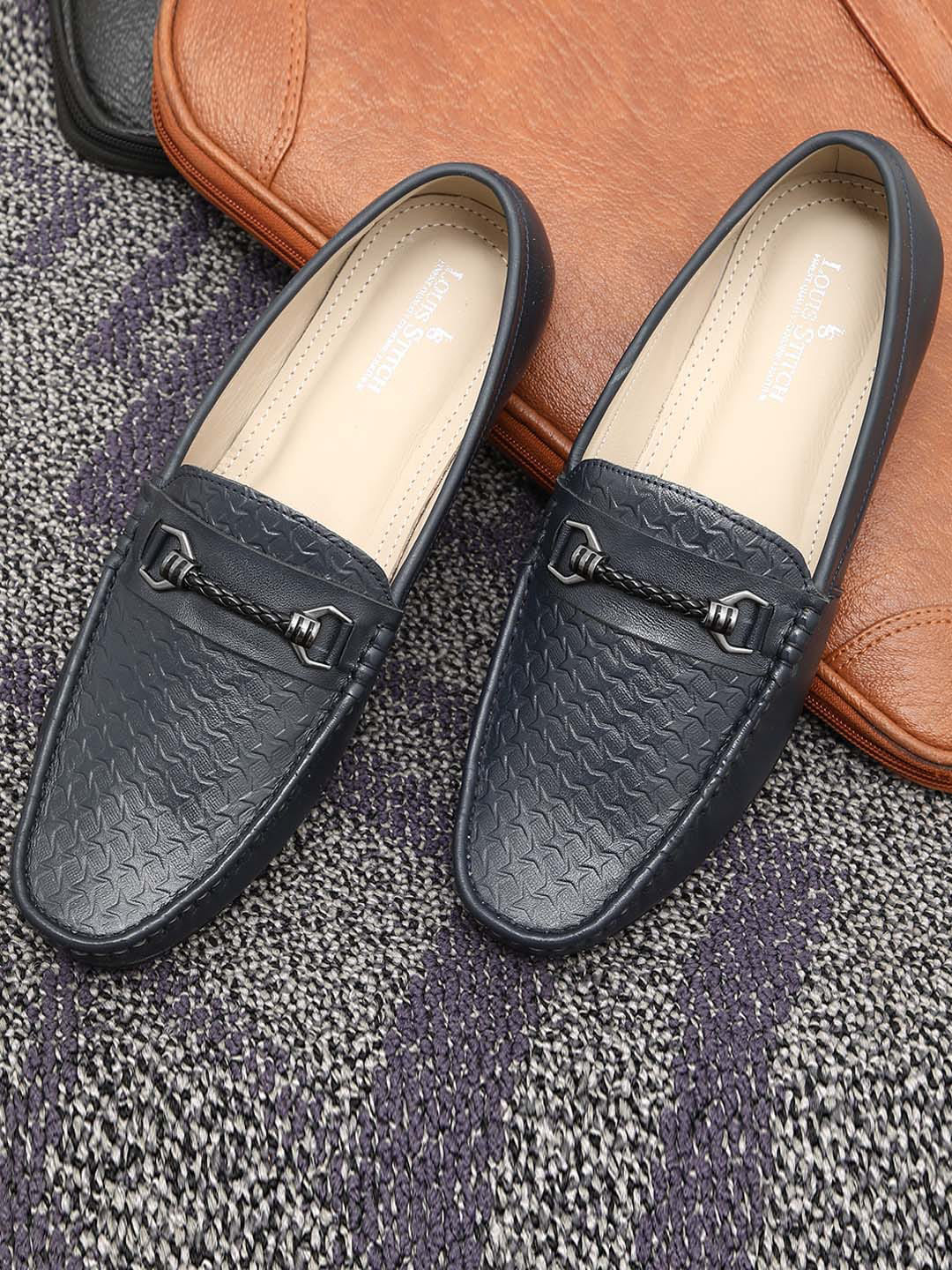 

LOUIS STITCH Men Blue Textured Formal Loafers