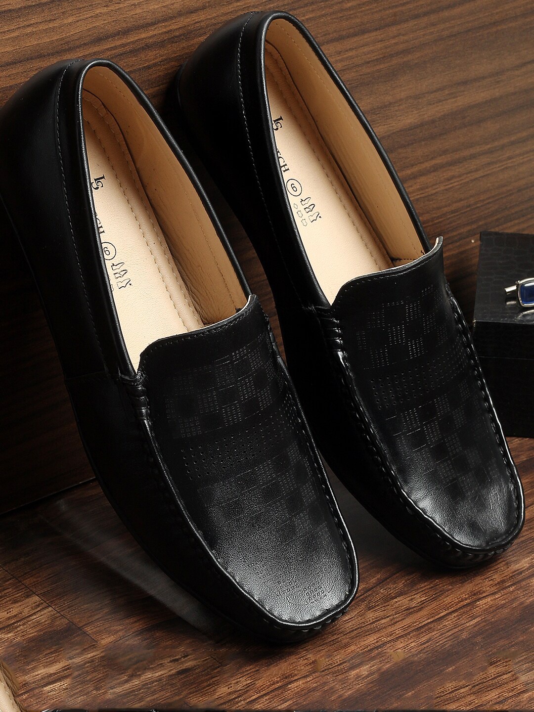 

LOUIS STITCH Men Black Textured Formal Loafers