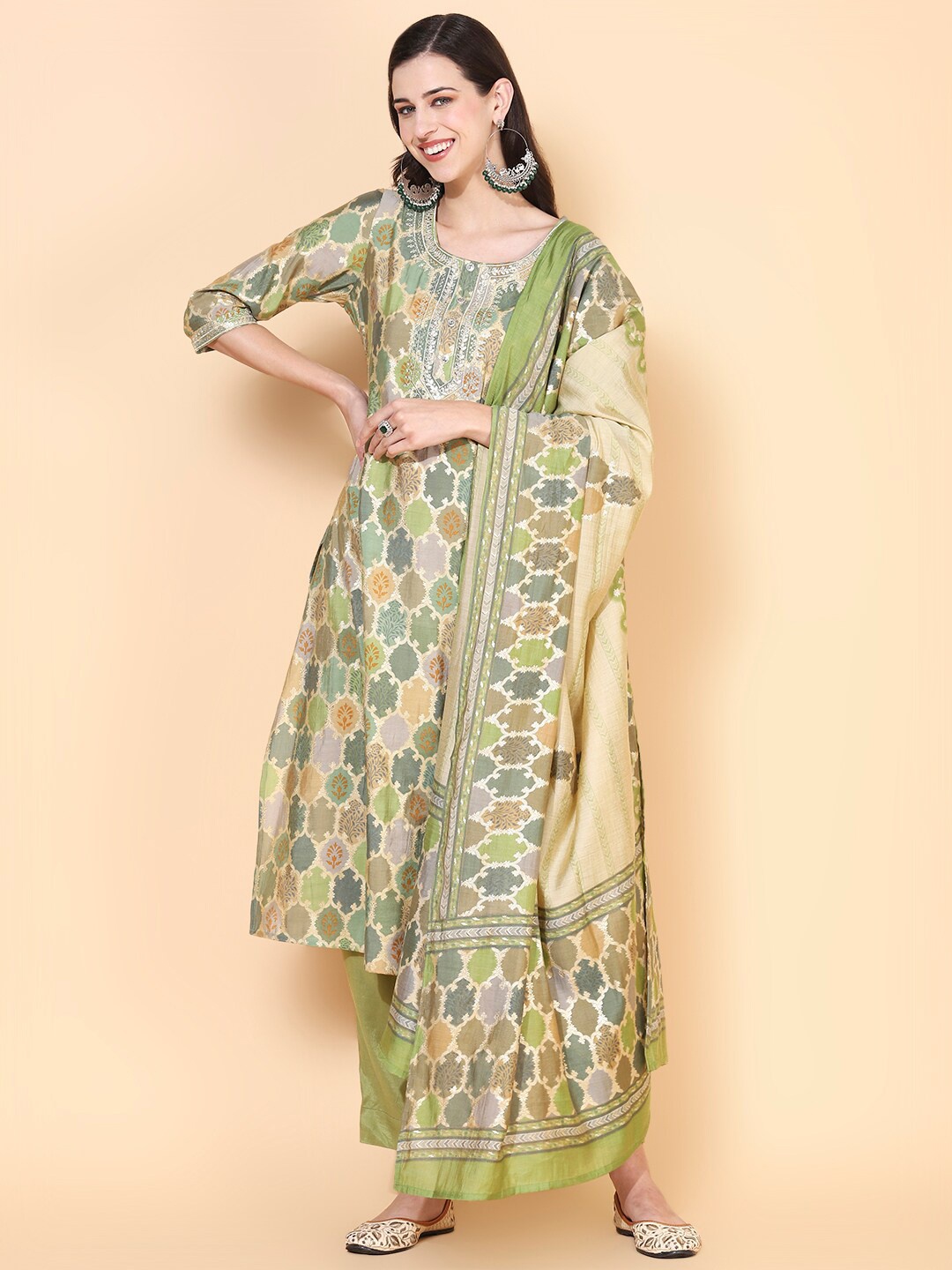 

FASHOR Women Green Ethnic Motifs Embroidered Kurti with Trousers & With Dupatta