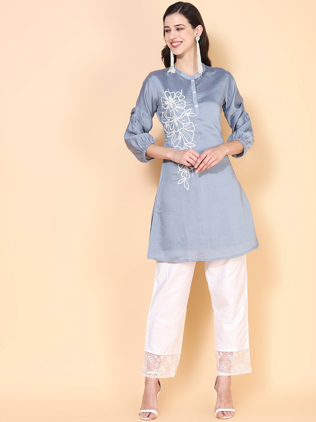 

FASHOR Women Grey Floral Embroidered Thread Work Kurta with Trousers