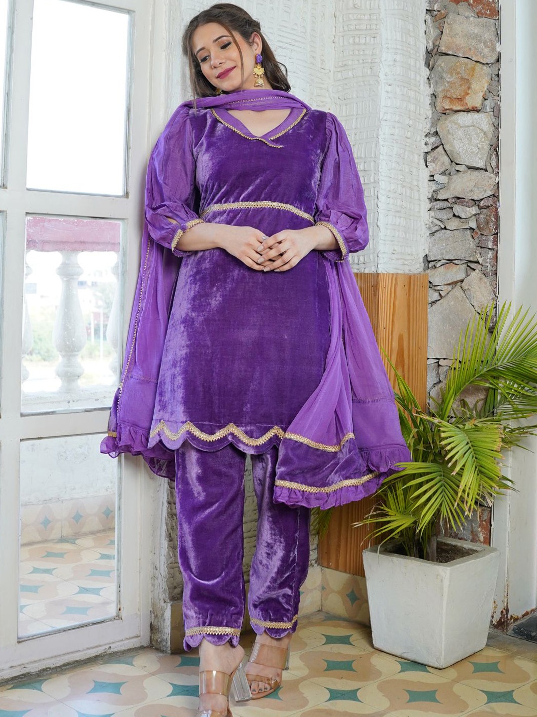 

HOUSE OF JAMOTI Women Purple High Slit Gotta Patti Velvet Kurta with Trousers & With Dupatta