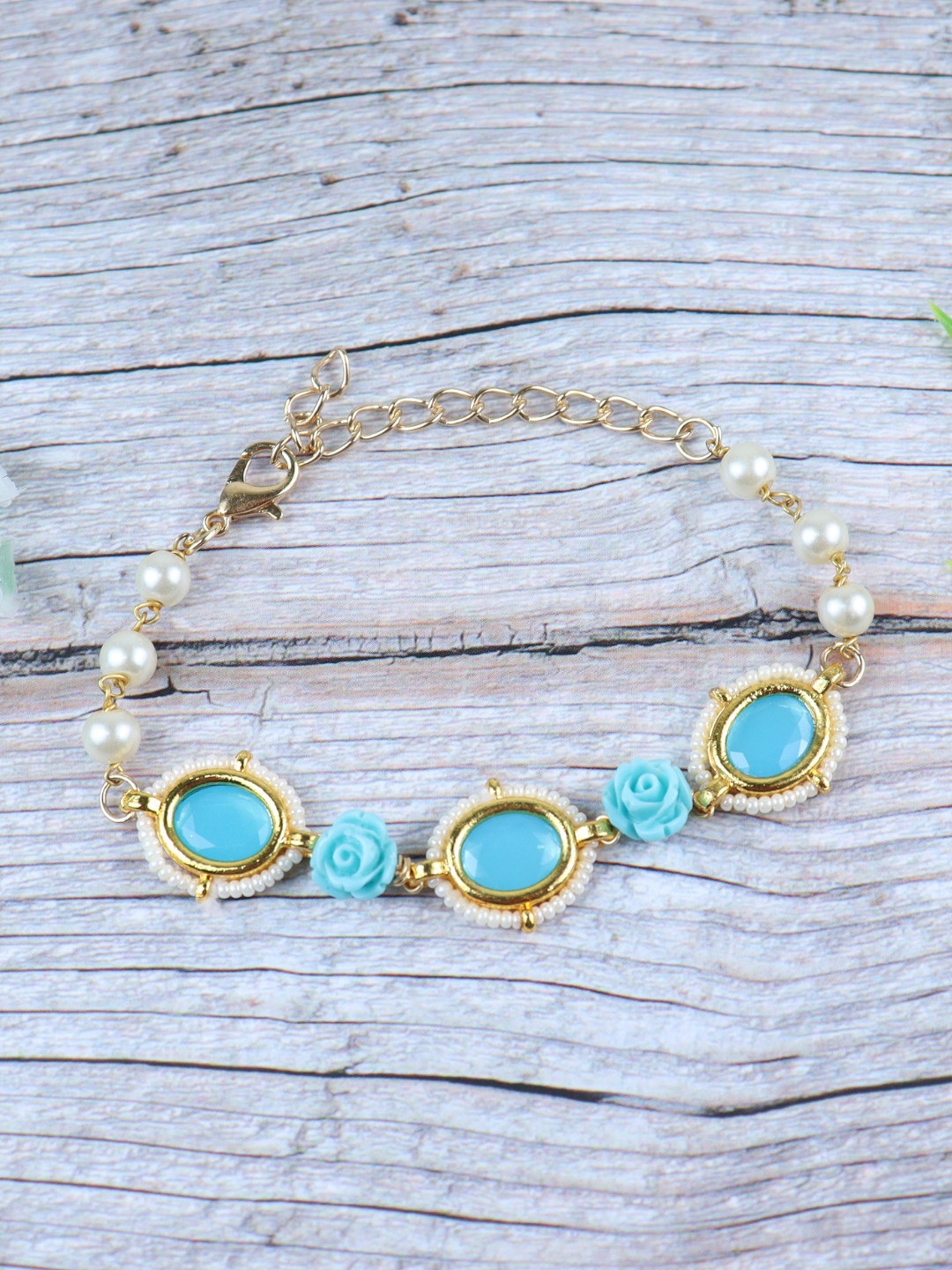 

Asthetika Kids Girls Blue & Gold-Toned Kundan Gold-Plated Charm Bracelet