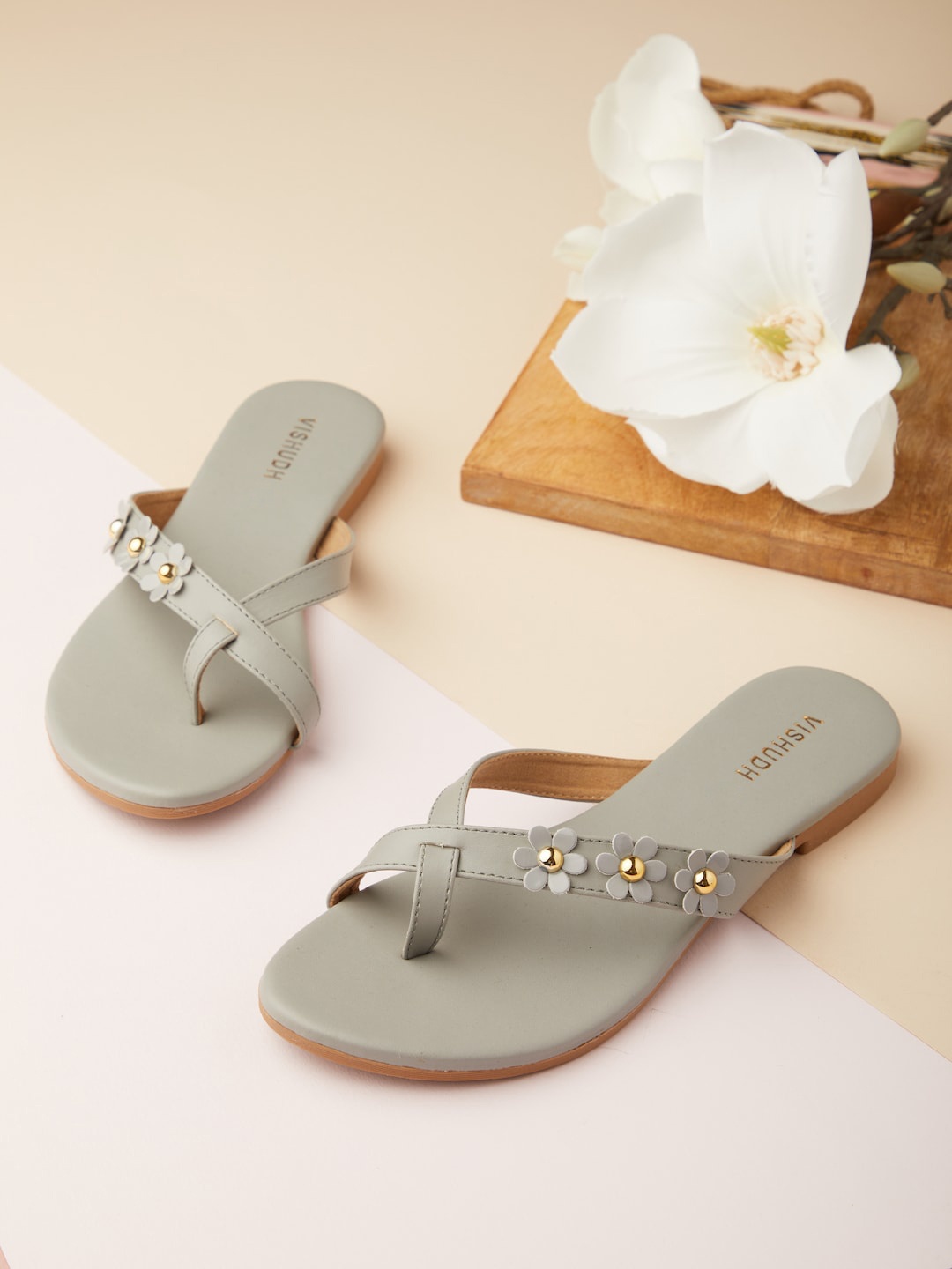 

Vishudh Women Grey Embellished Open Toe Flats
