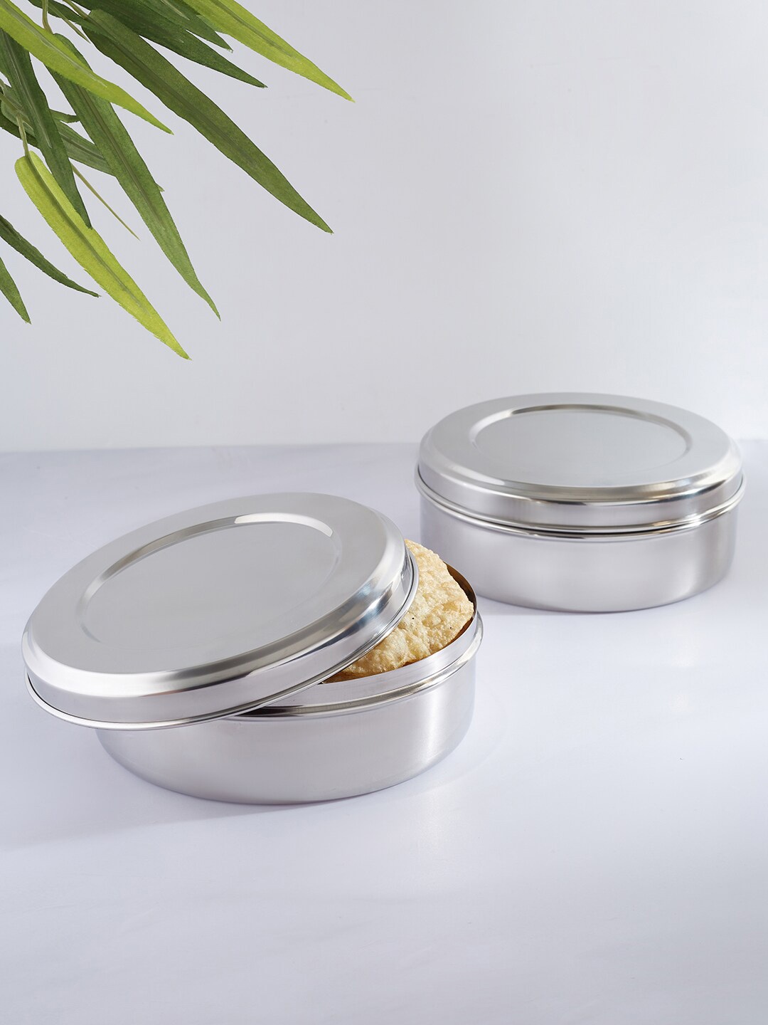 

HomeTown Glisto Set of 2 Silver-Toned Stainless Steel Canisters