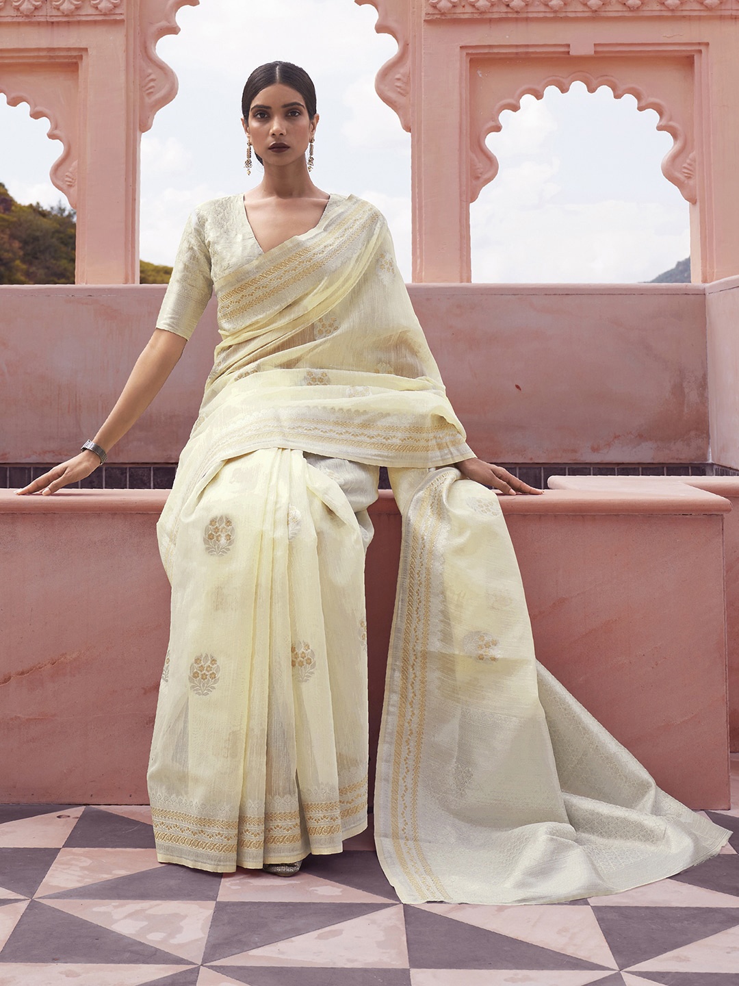 

Mitera Yellow & Gold-Toned Woven Design Zari Linen Blend Banarasi Saree