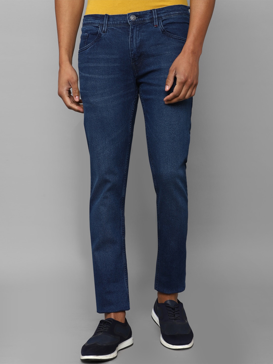 

Allen Solly Sport Men Blue Skinny Fit Light Fade Jeans