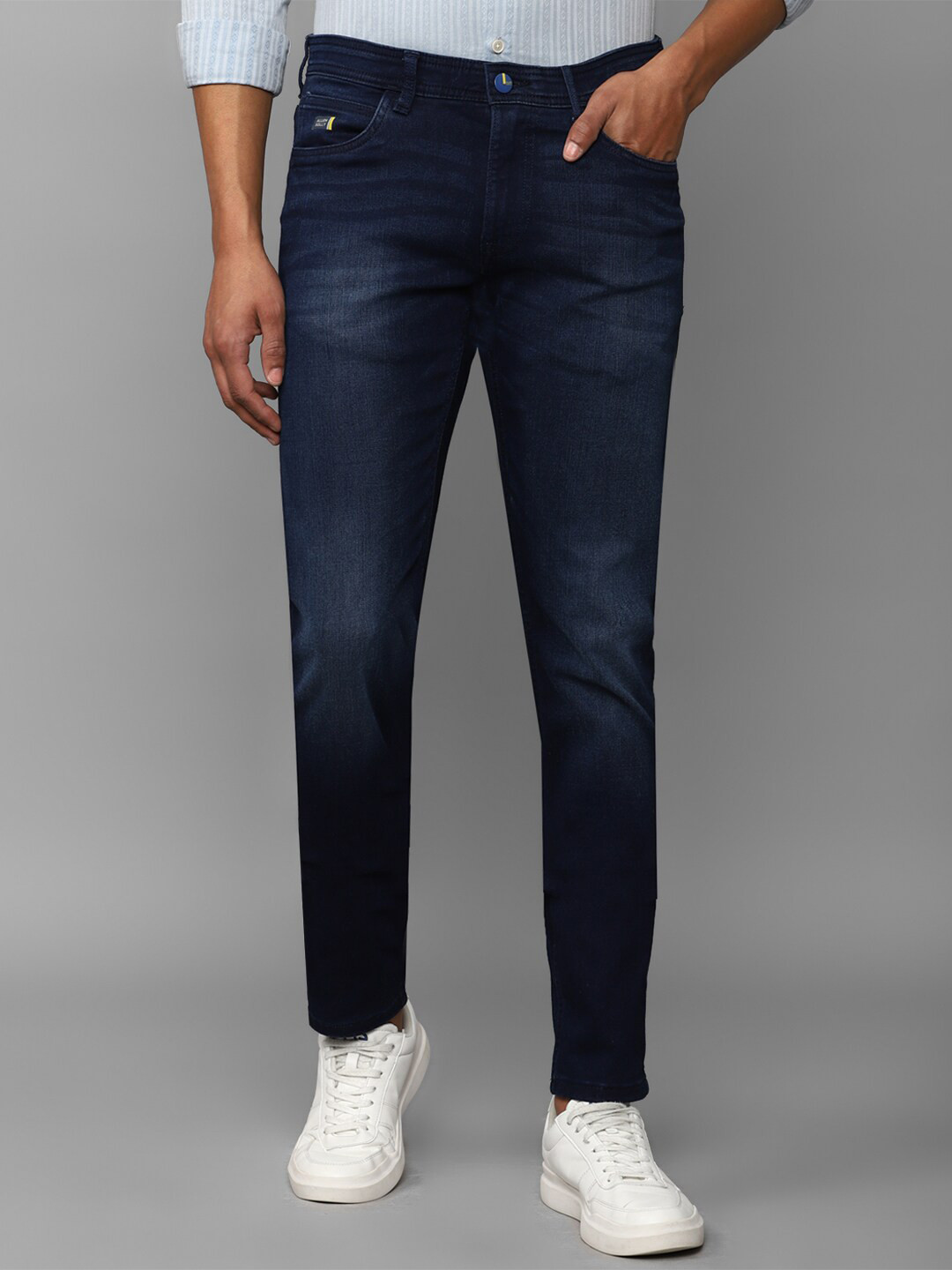 

Allen Solly Sport Men Navy Blue Skinny Fit Light Fade Jeans