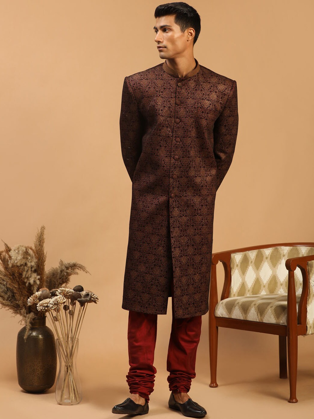 

SHRESTHA BY VASTRAMAY Men Maroon & Gold Self-Design Sherwani Set