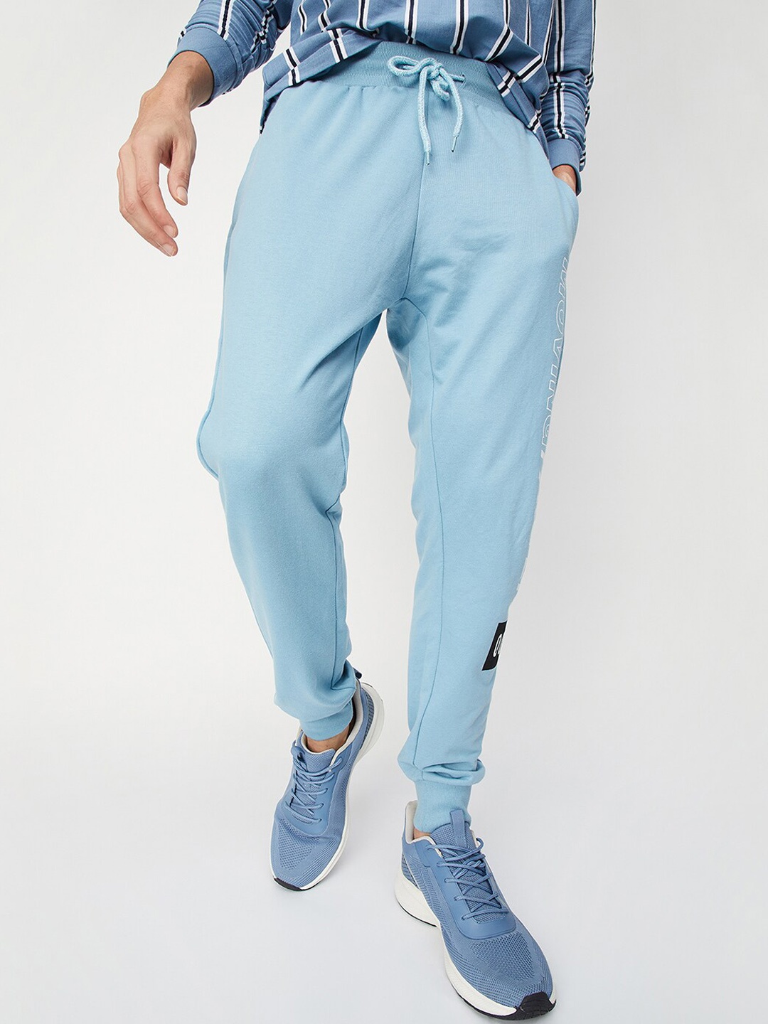 

max Men Blue Solid Joggers