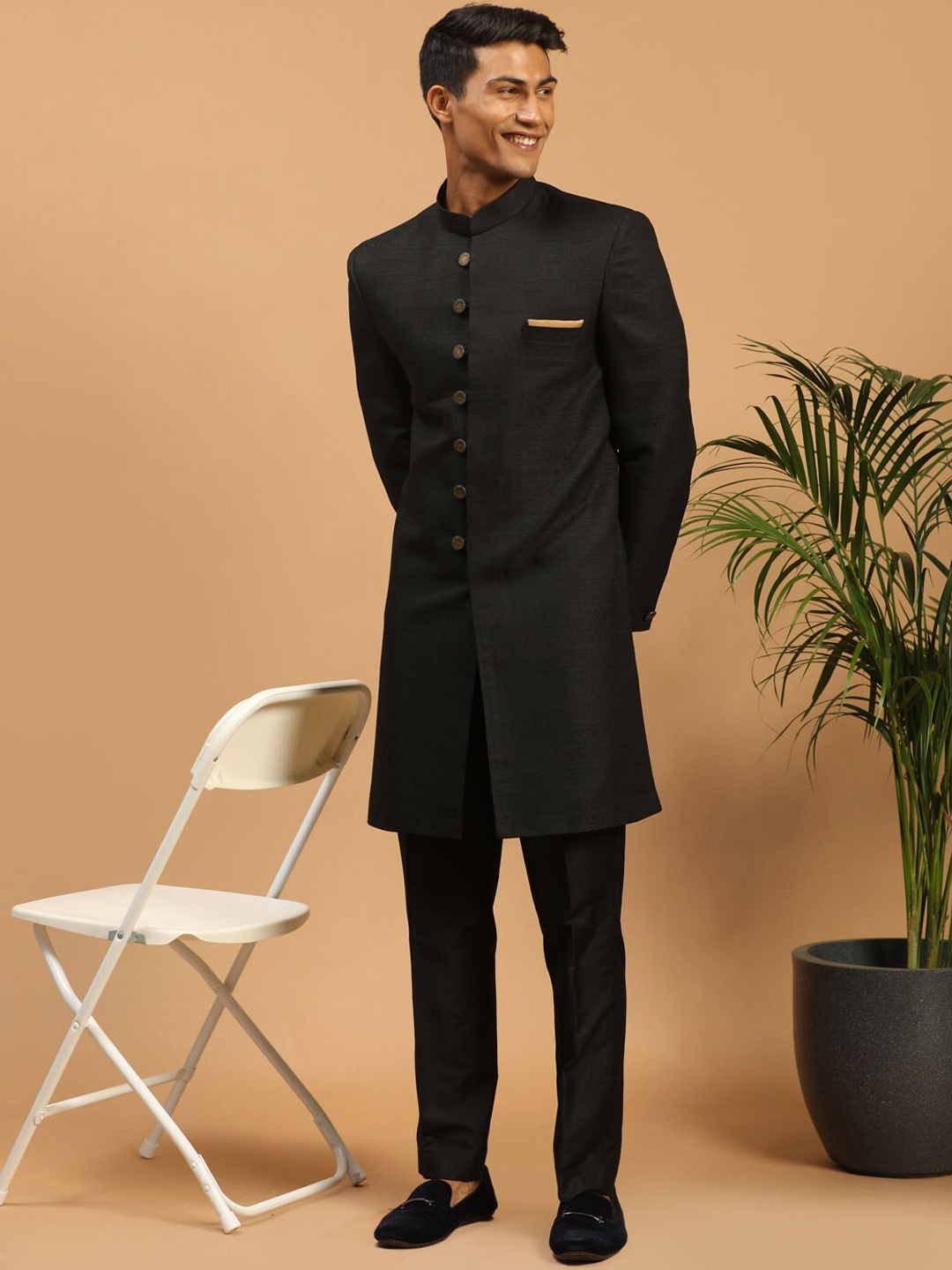 

VASTRAMAY Men Black Slim-Fit Textured Sherwani Set