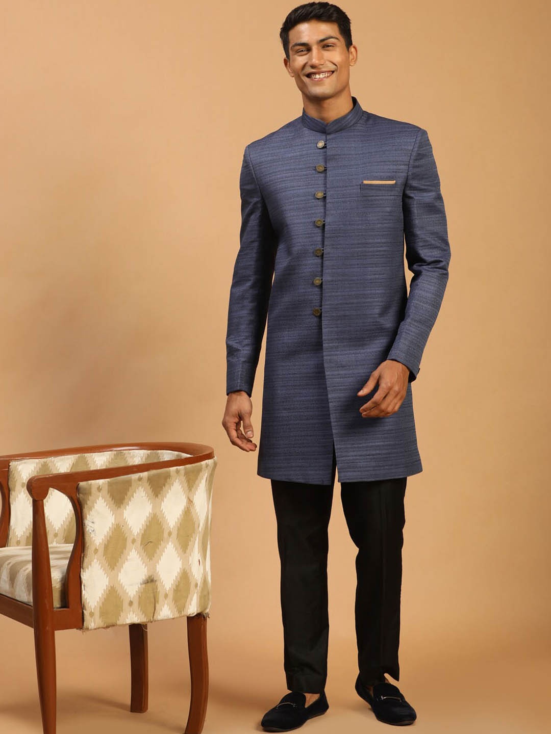

VASTRAMAY Men Blue & Black Textured Sherwani Set