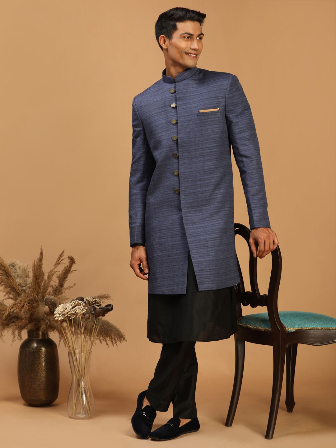 

VASTRAMAY Men Blue & Black Textured Sherwani Set