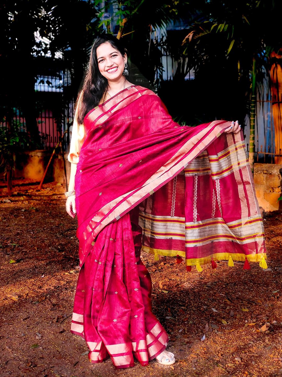 

Apaapi Threads of glory Red & Gold-Toned Woven Design Zari Jute Silk Saree