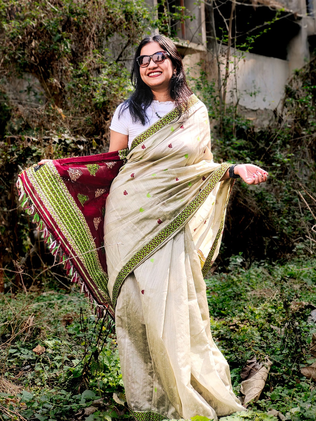 

Apaapi Threads of glory Grey & Green Ethnic Motifs Zari Pure Cotton Saree