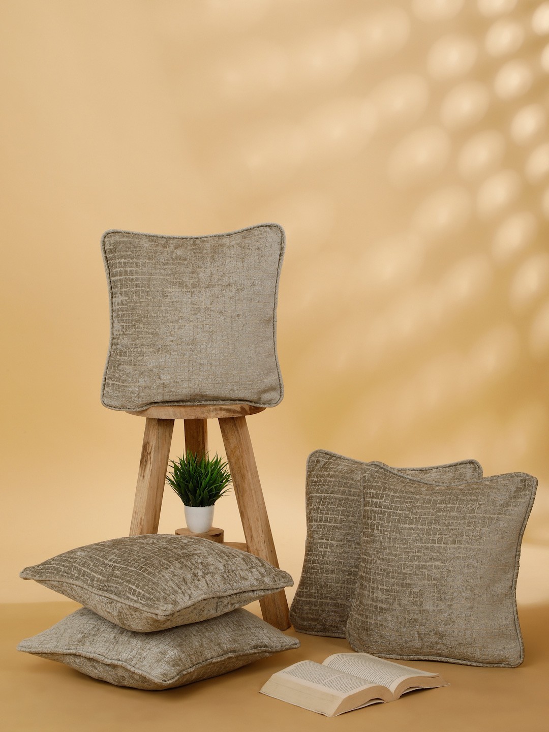 

ROSARA HOME Grey Set of 5 Square Cushion Covers
