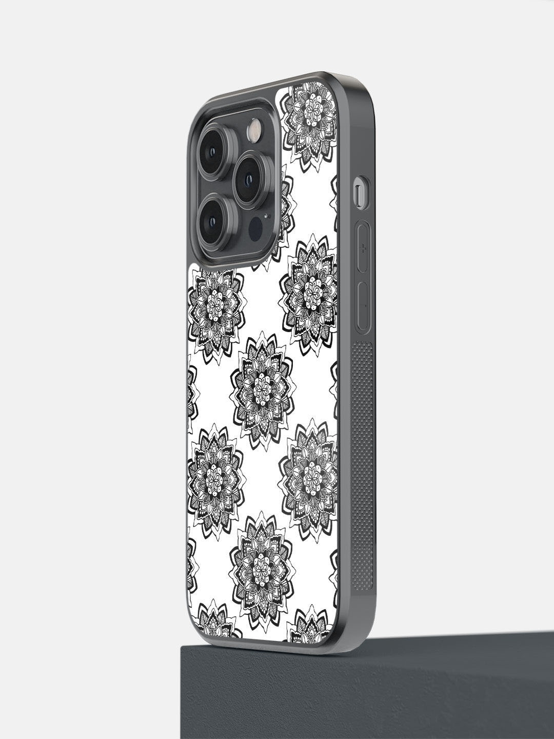 

macmerise White & Black Mandala Design iPhone 14 Pro Bumper Case