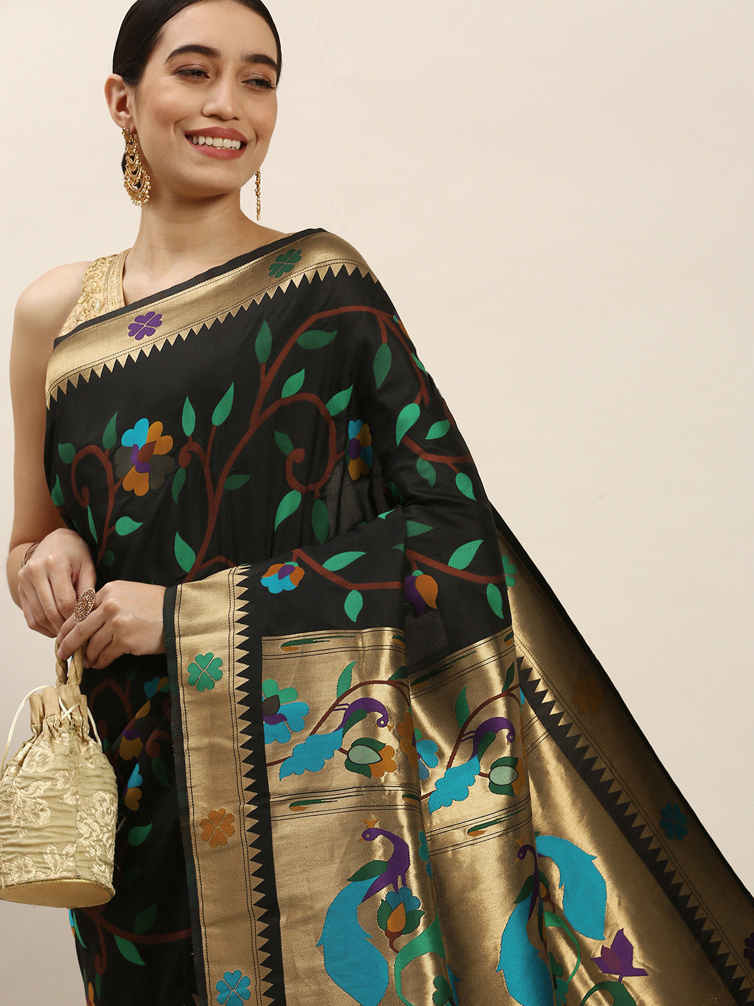 

Royal Rajgharana Saree Floral Zari Silk Blend Paithani Saree, Black