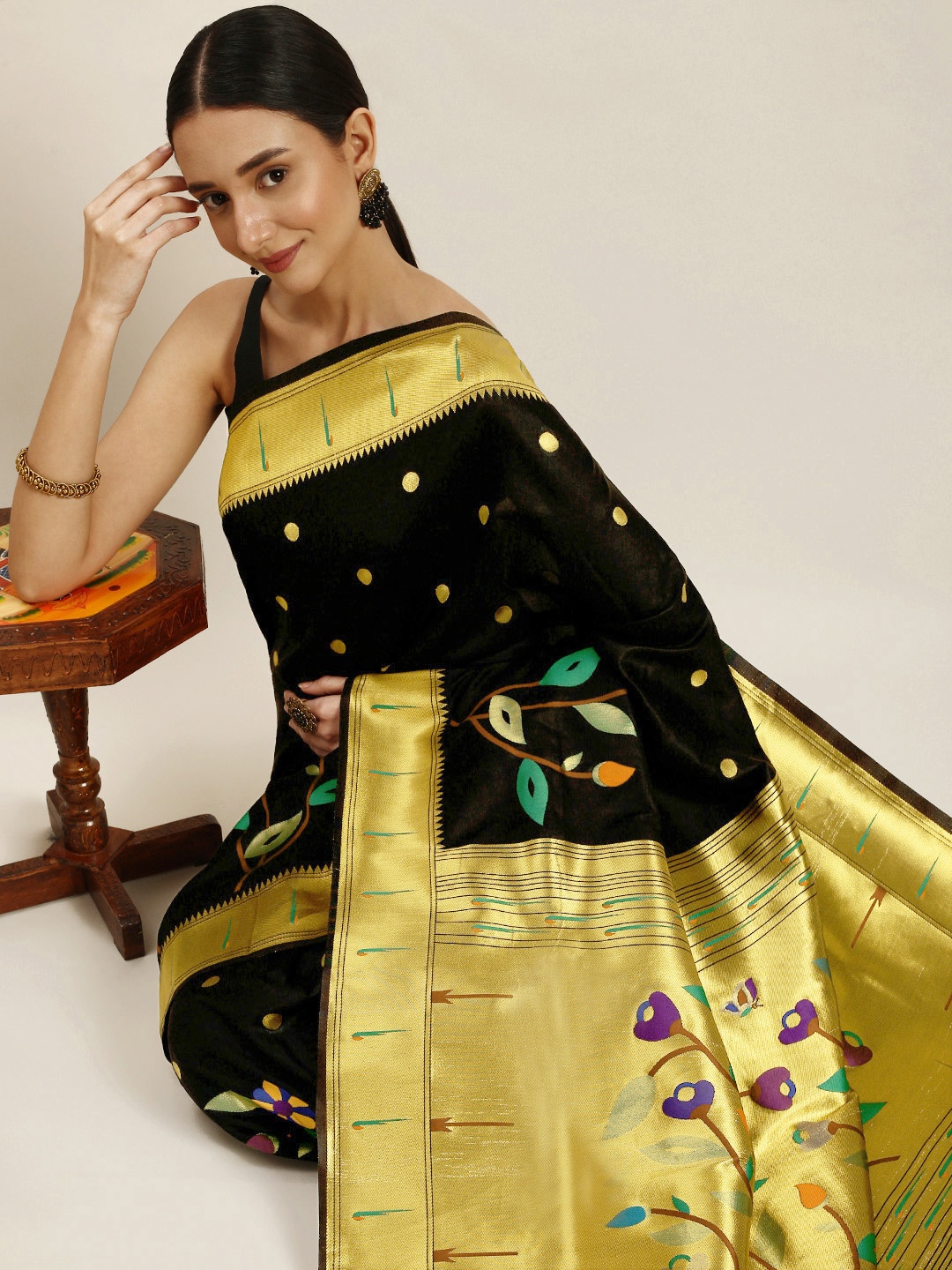

Royal Rajgharana Saree Floral Zari Silk Blend Paithani Saree, Black