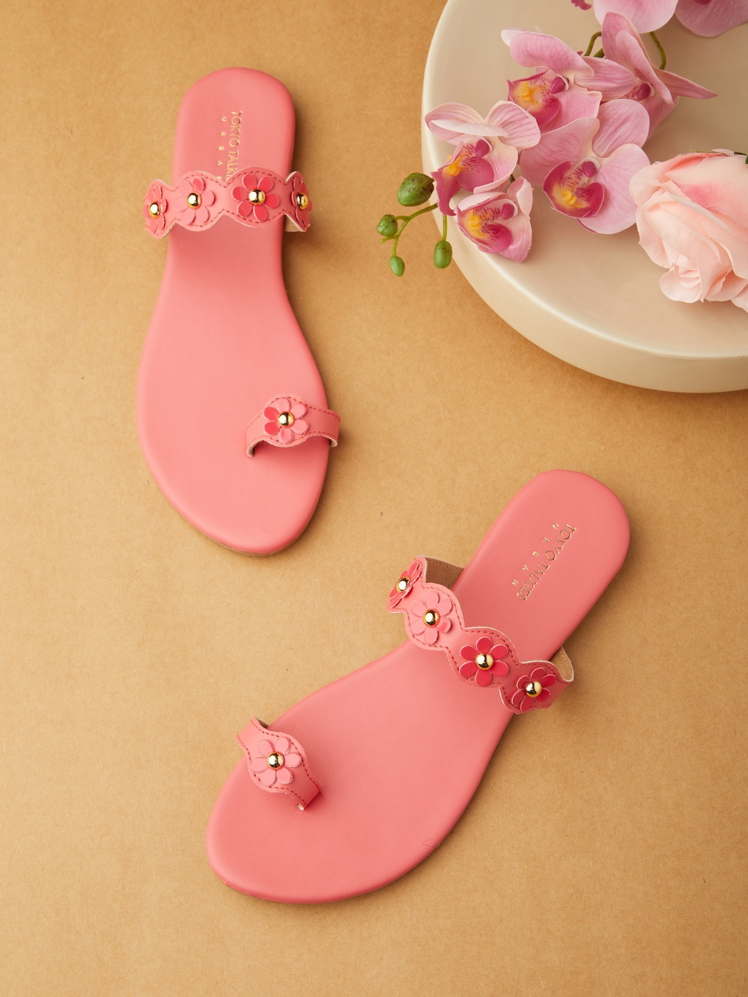 

Tokyo Talkies Women Coral One Toe Flats