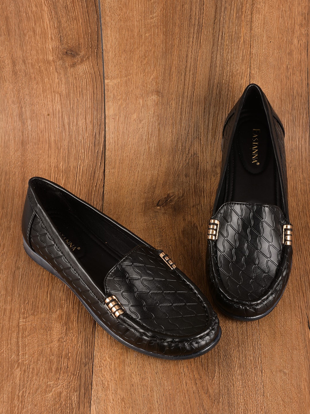 

BuckleUp Women Black Textured Ballerinas Flats