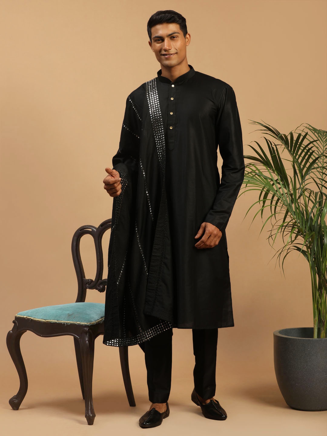 VASTRAMAY Men Kurta & Pyjamas Mirror work Dupatta, Black