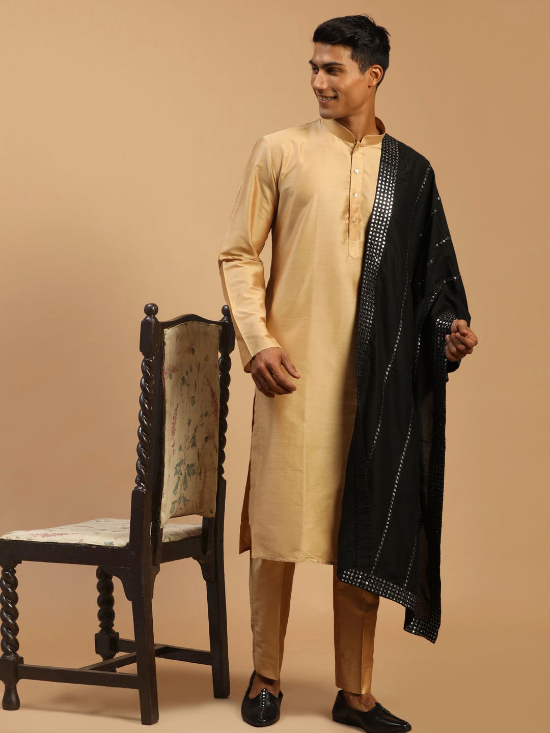 

VASTRAMAY Men Rose Gold Mirror Work Kurta with Pyjamas & With Dupatta