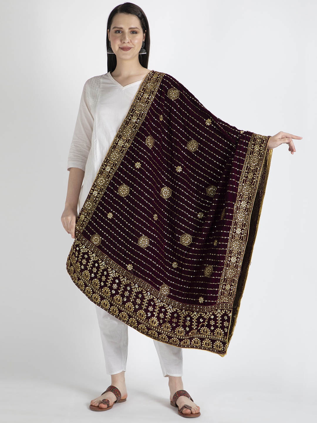 

Moda Chales Women Purple & Gold-Toned Embroidered Shawl