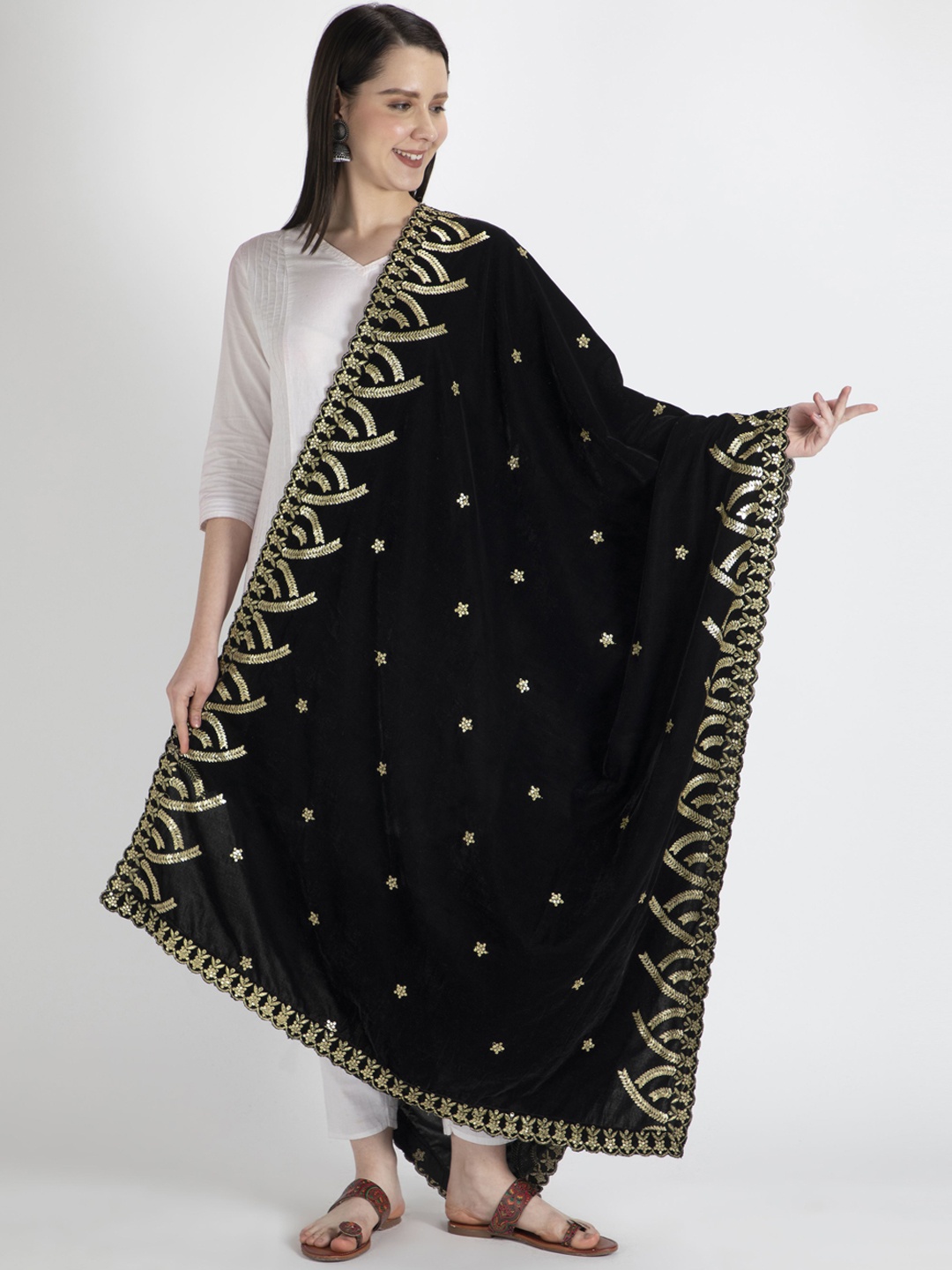 

Moda Chales Women Black & Gold-Toned Embroidered Velvet Shawl