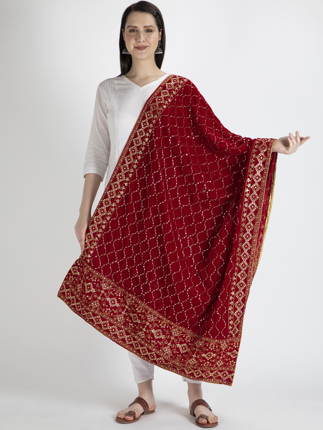 

Moda Chales Women Red & Gold Toned Embroidered Velvet Shawl