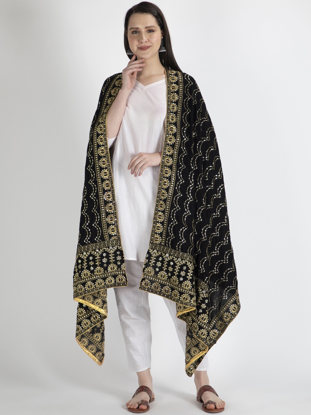 

Moda Chales Women Black & Gold-Toned Embroidered Velvet Shawl