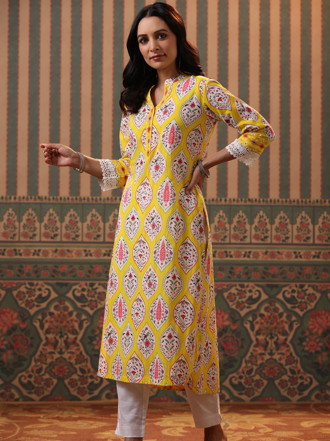 

Rain & Rainbow Ethnic Motifs Printed Cotton Kurta, Yellow