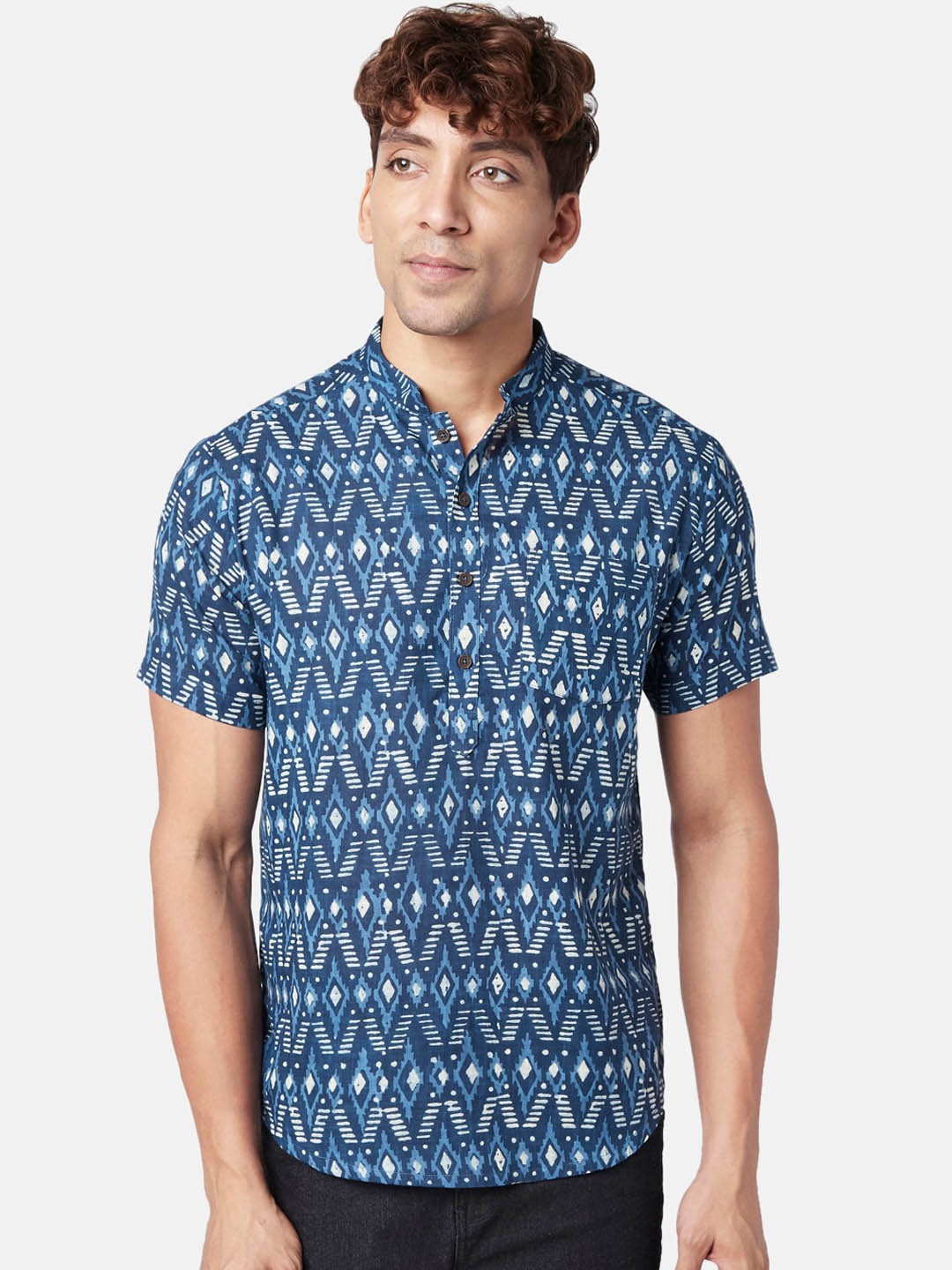 

indus route by Pantaloons Men Blue Geometric Printed Cotton Kurta