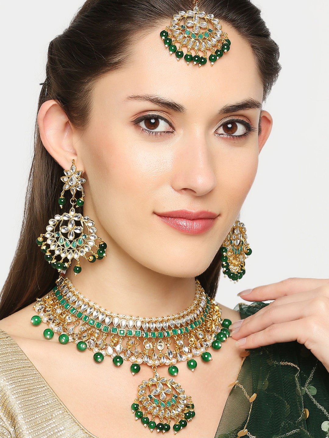 

OOMPH White & Green Kundan-Studded & Beaded Jadau Jewellery Set
