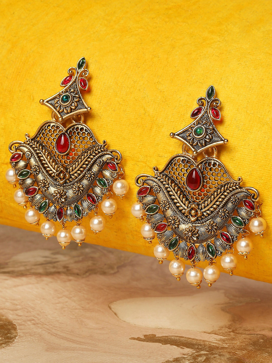 

OOMPH Gold-Toned & Off White Floral Chandbalis Earrings