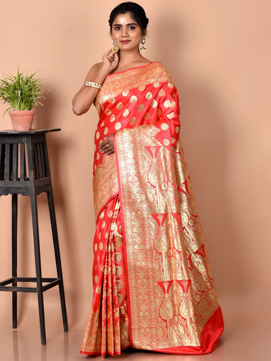 

AllSilks Pink & Gold-Toned Woven Design Zari Silk Blend Banarasi Saree