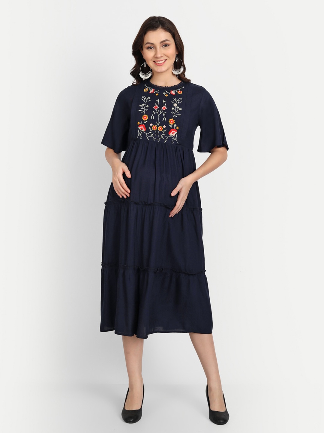 

Aaruvi Ruchi Verma Blue Floral Tie-Up Neck Maternity Midi Dress