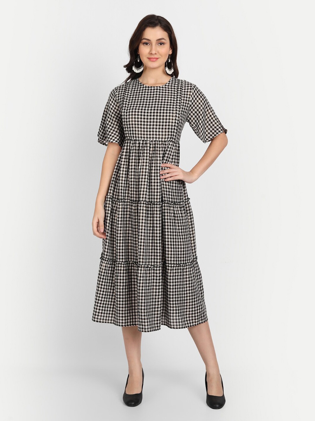 

Aaruvi Ruchi Verma Black Checked A-Line Maternity Midi Dress