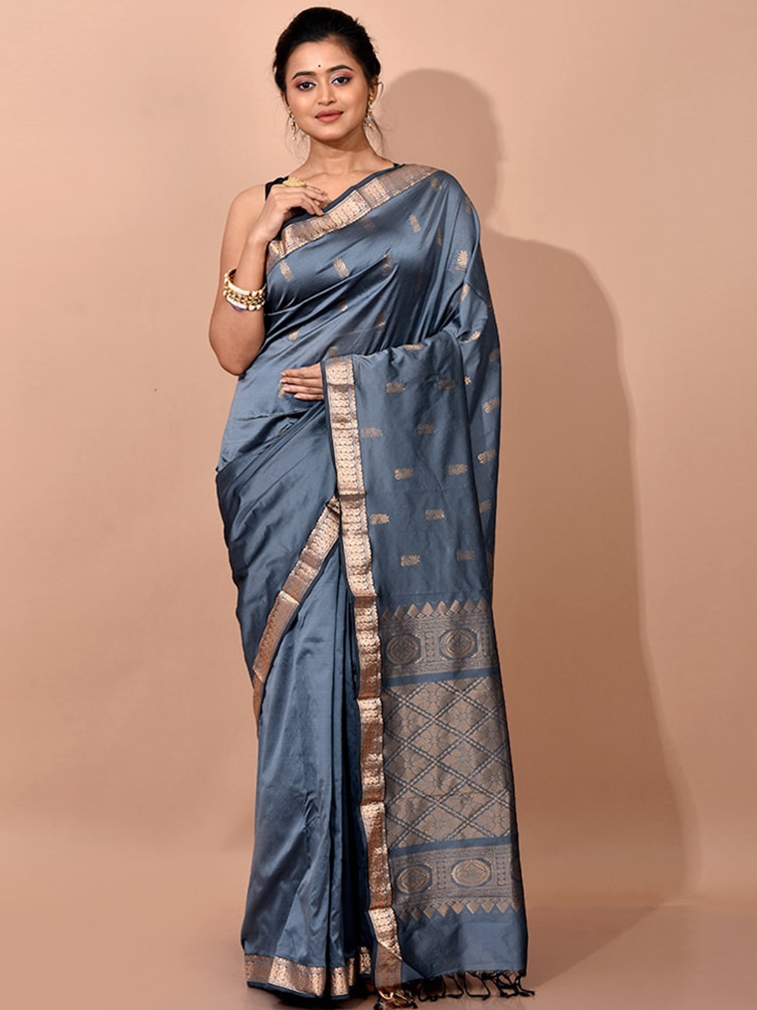 

AllSilks Grey & Gold-Toned Ethnic Motifs Zari Kanjeevaram Saree