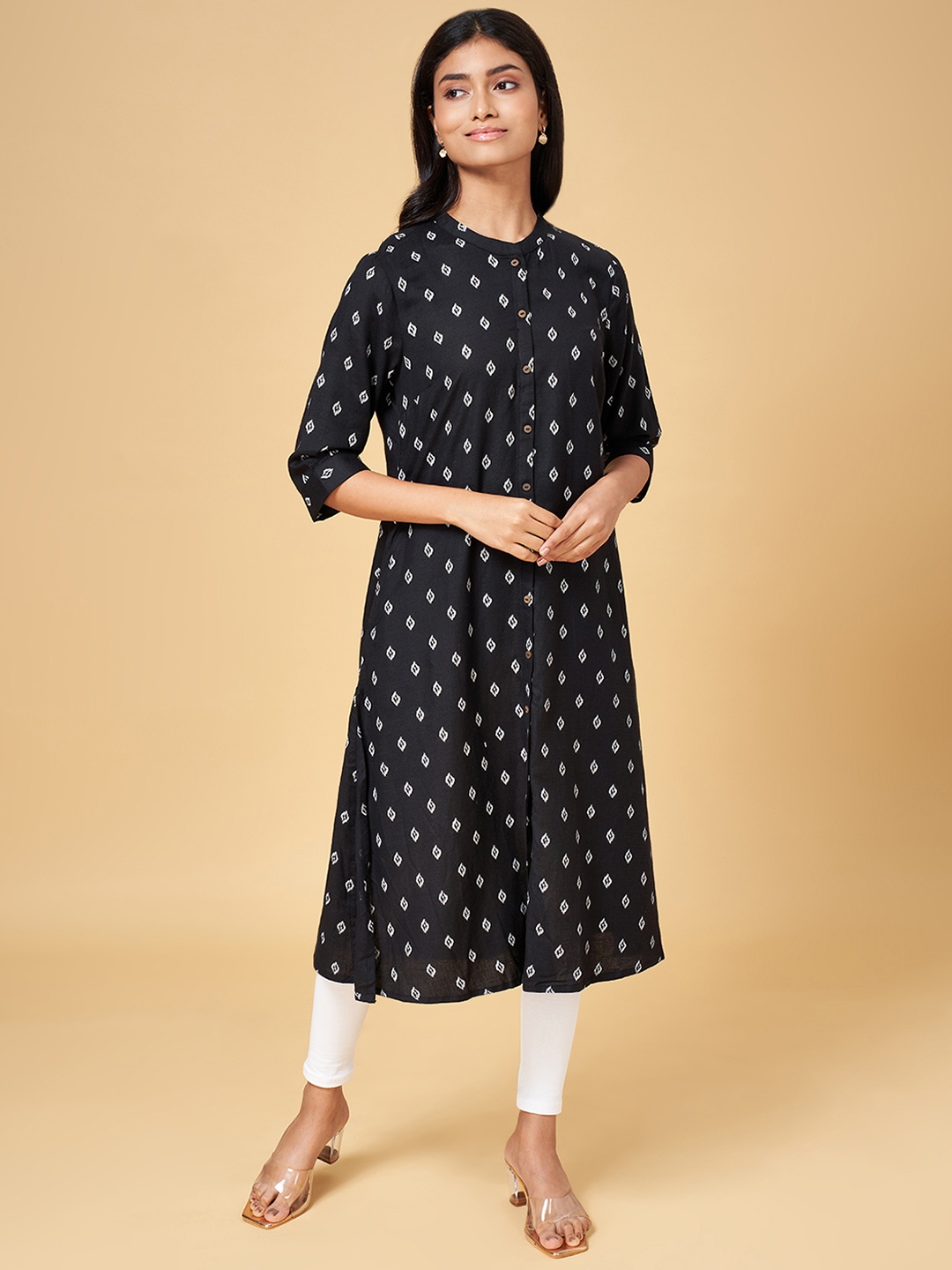 

YU by Pantaloons Women Black & White Geometric Printed A-Line Kurta