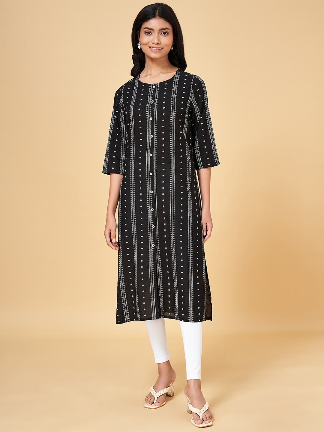 

YU by Pantaloons Women Black & White Geometric Printed A-Line Kurta
