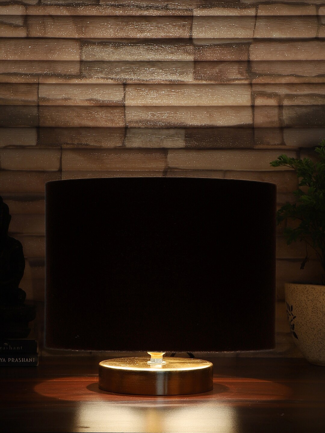 

Devansh Black & Gold-Toned Textured Cylindrical Table Lamp
