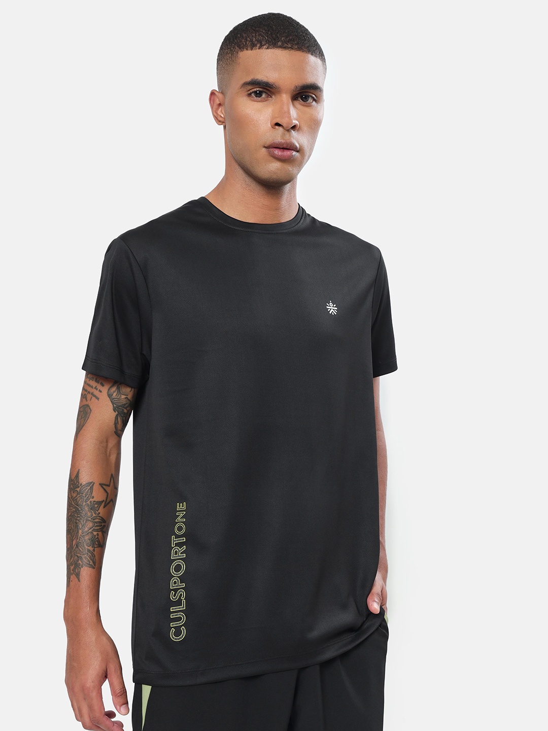 

CULT Men Black Moisture Wicking Active T-shirt with Side Graphic Print
