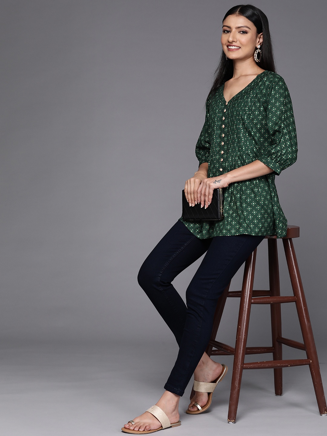 

Libas Green Geometric Printed V-Neck Pleated Kurti