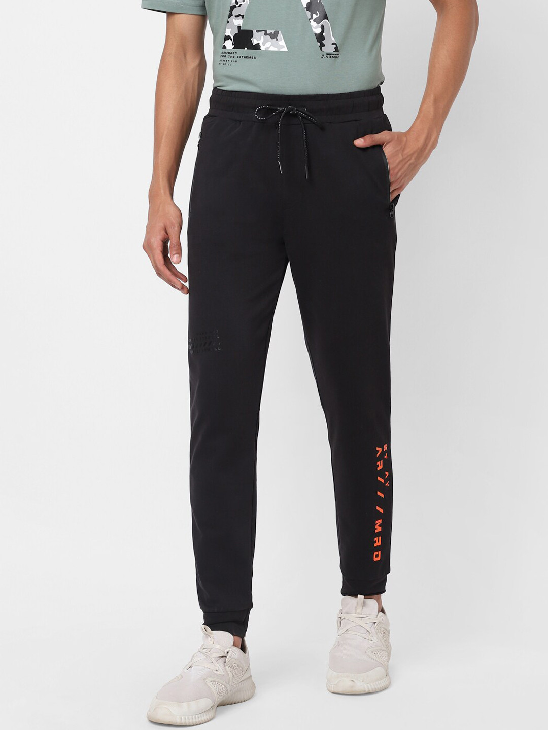 

Street Armor by Pantaloons Men Black Slim-Fit Joggers